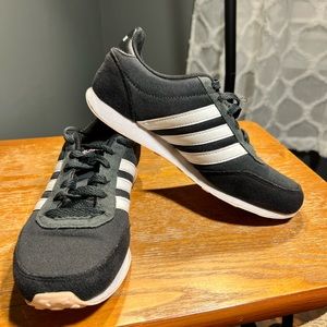 Adidas tennis shoes womens size 6.5 (H)